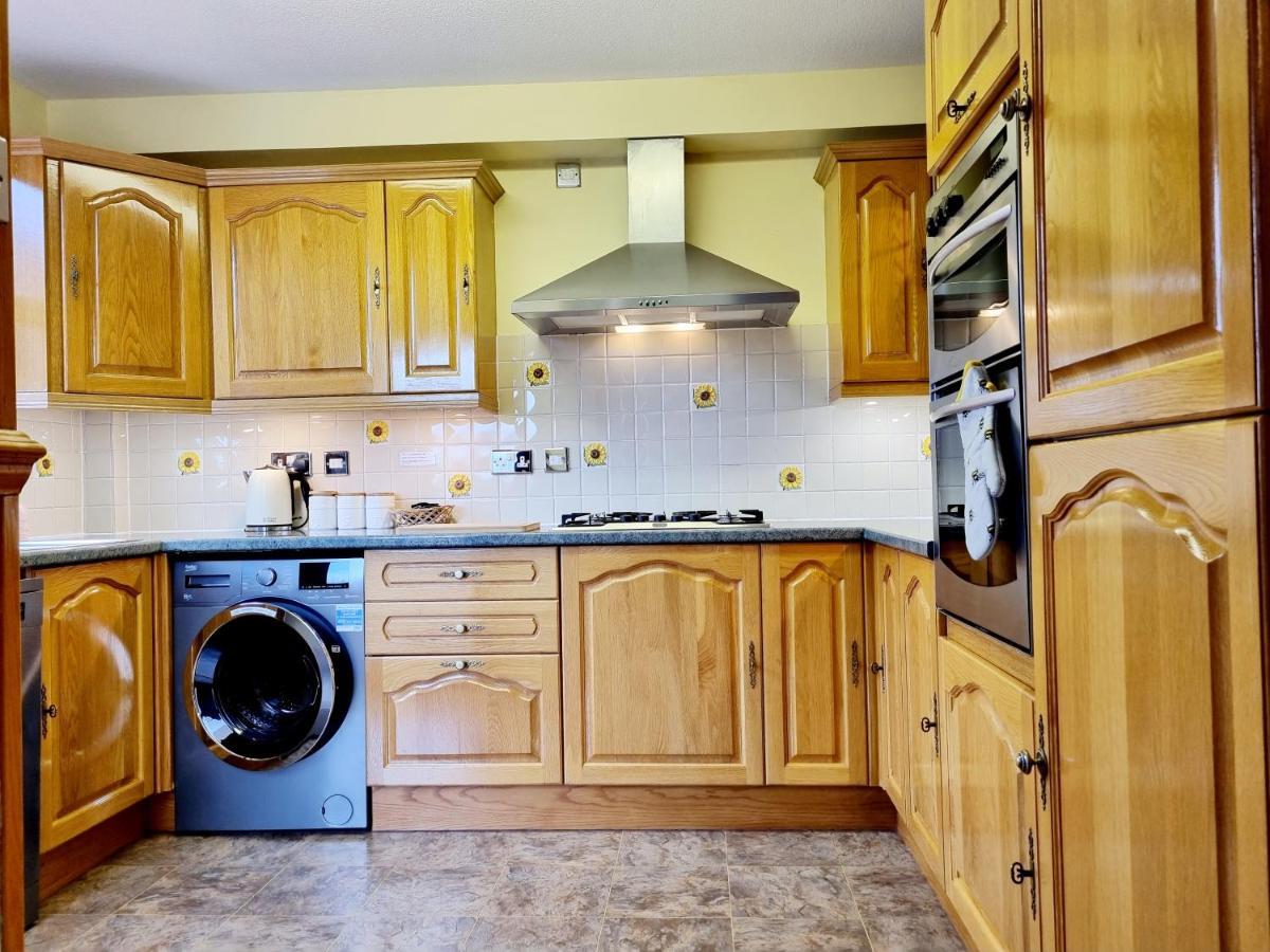 Inverness City 3 Bedroom House Free Parking Dış mekan fotoğraf