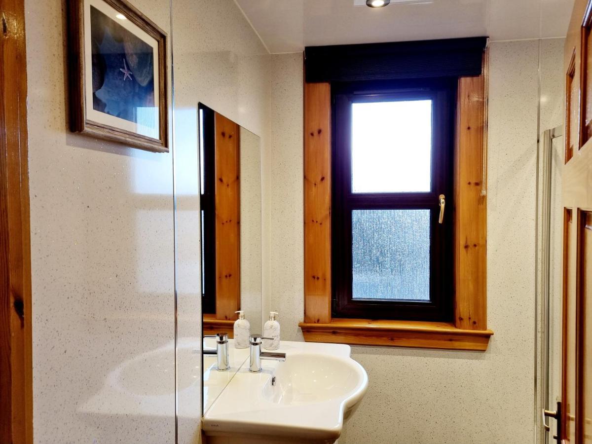 Inverness City 3 Bedroom House Free Parking Dış mekan fotoğraf
